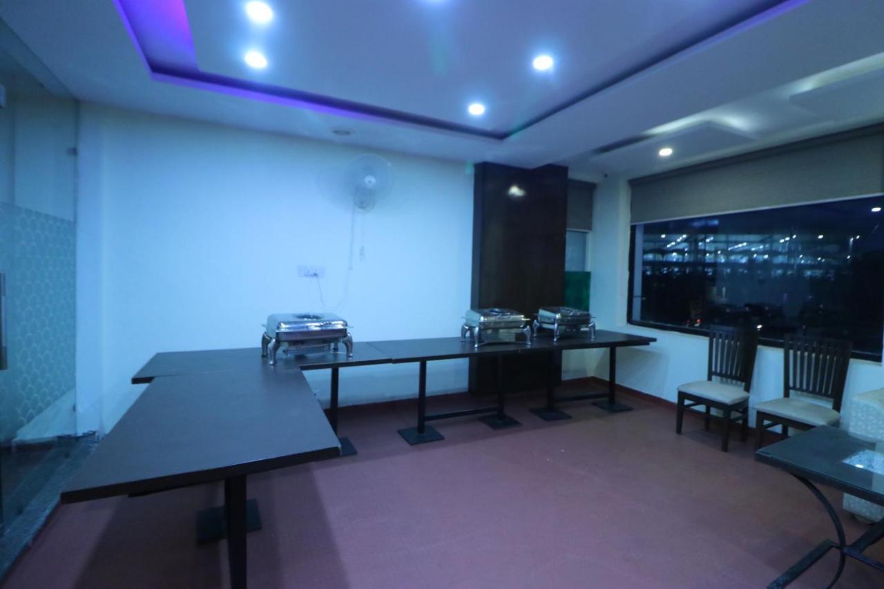 Hotel Eurasia Mohali International Airport Zirakpur Екстериор снимка