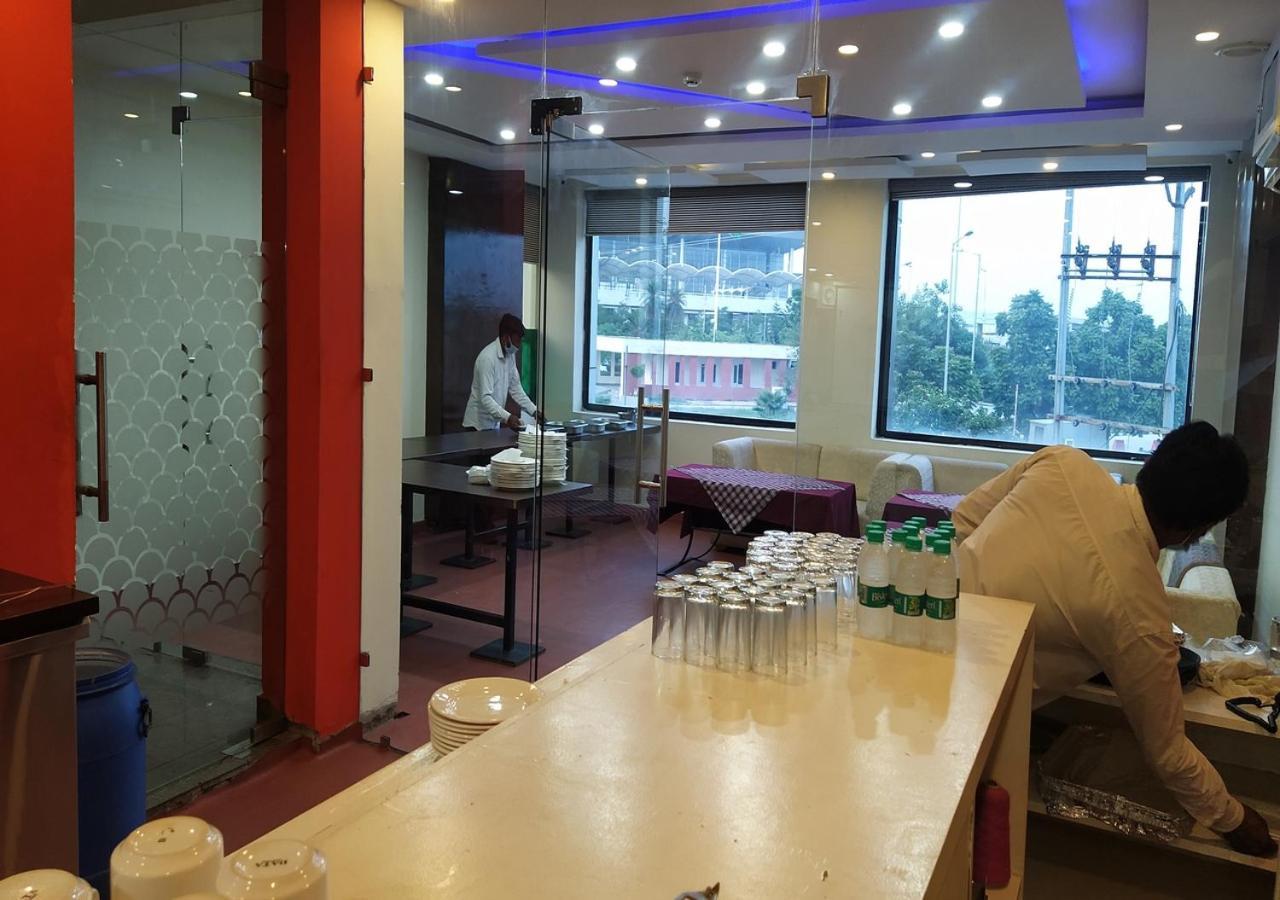 Hotel Eurasia Mohali International Airport Zirakpur Екстериор снимка