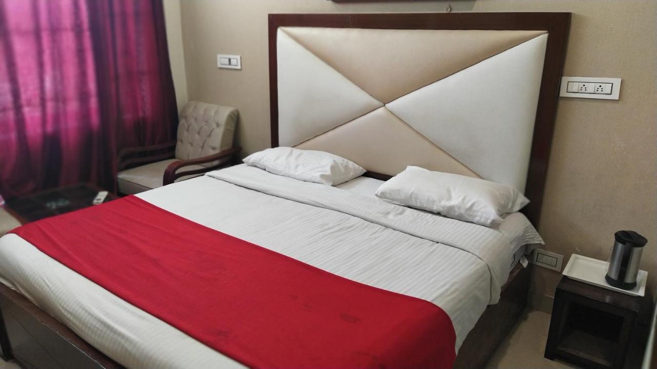 Hotel Eurasia Mohali International Airport Zirakpur Екстериор снимка