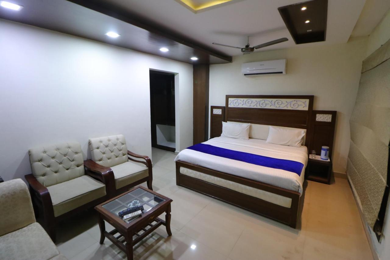 Hotel Eurasia Mohali International Airport Zirakpur Екстериор снимка